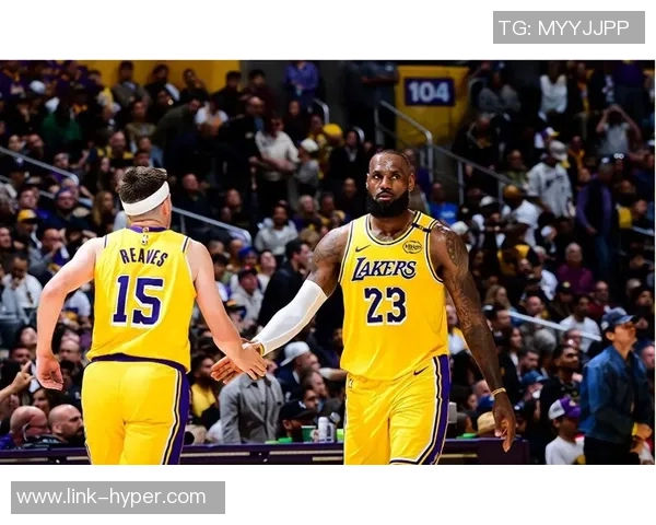 季后赛首战热火对决湖人精彩回顾与赛后分析