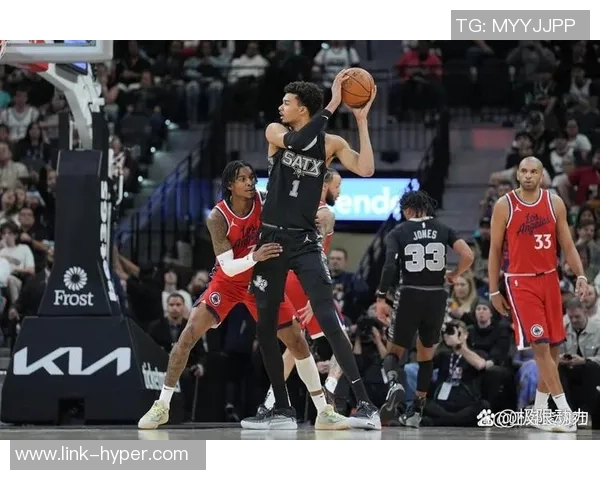 2015年NBA季后赛激战回顾马刺与快船第七场精彩对决分析 2015年NBA季后赛激战回顾马刺与快船第七场精彩对决分析