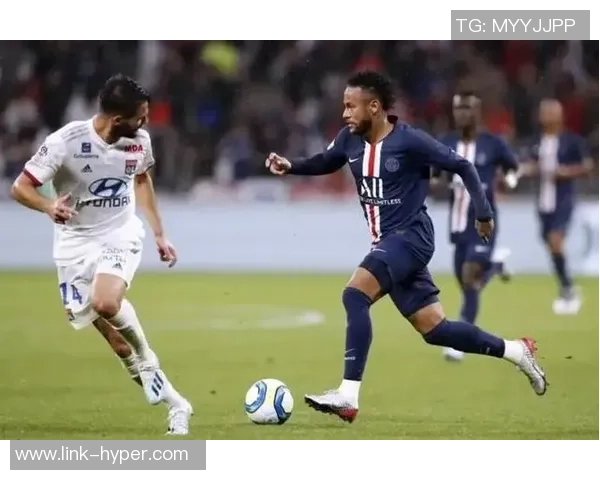 大巴黎与马赛防守战术分析两队在比赛中的防守表现与策略探讨