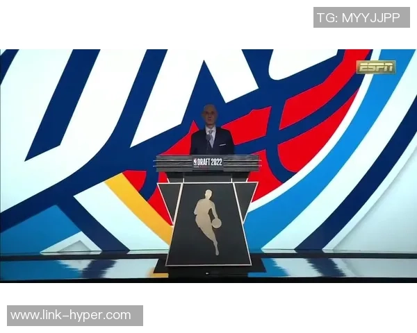 快船进季后赛概率仅1.3%!美媒猜测最差66负 雷霆再获高顺位选秀权 快船进季后赛概率仅1.3%!美媒猜测最差66负 雷霆再获高顺位选秀权